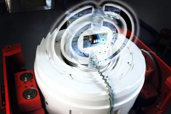 Fortgeschrittenenseminar zu elektrodynamischen Schwingungssystemen mit einer praktischen Komponente